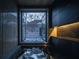Suite de estilo japonés, baño privado, planta baja (Suite with Semi-Open-Air Onsen) | Baño | Bañera y ducha independientes y bañera de agua termal