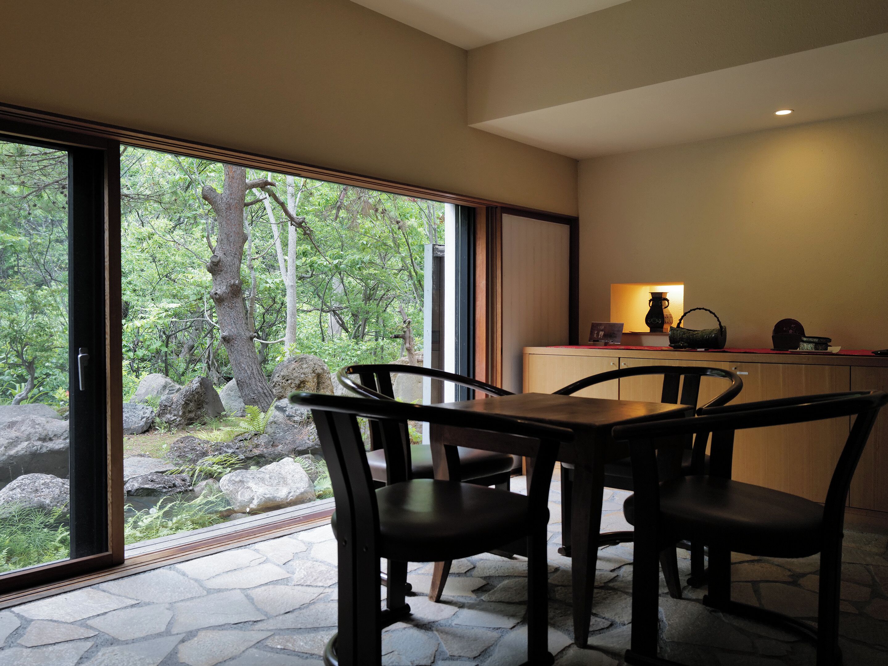 Junior Suite with Semi-Open-Air Onsen | Living area | 19-inch flat-screen TV with satellite channels, TV, books