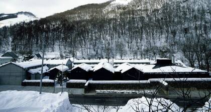 OTARU RETREAT by Onko Chishin