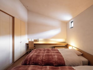 Superior Villa, Hot Tub, River View | Free minibar, in-room safe, individually decorated