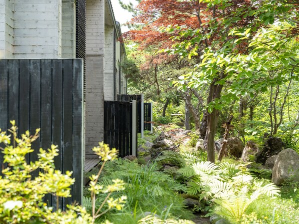 Exterior detail - Kuramure (Otaru)