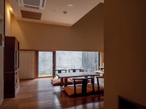 Standard-Villa, Nichtraucher, Gartenblick (Japanese-Western Room with hot tub) | Kostenlose Minibar, Zimmersafe, individuell dekoriert