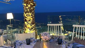 2 restaurants, breakfast served