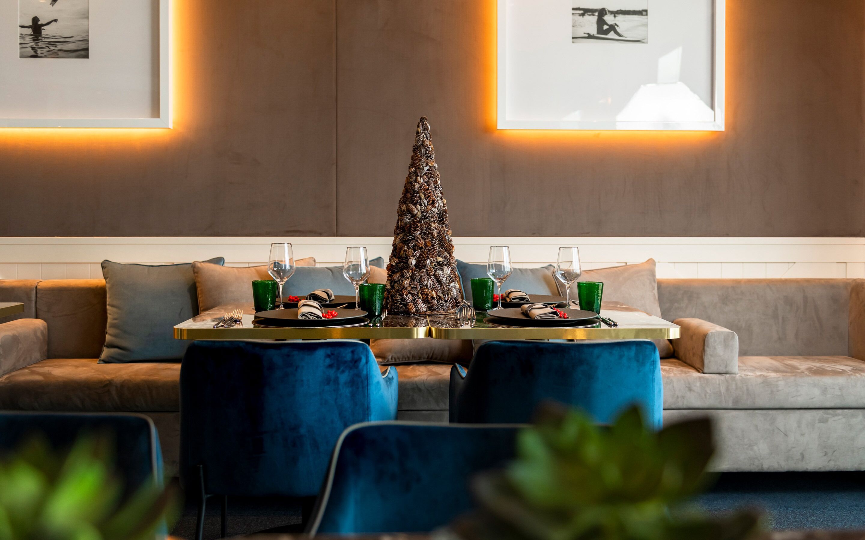 2 restaurants, breakfast served