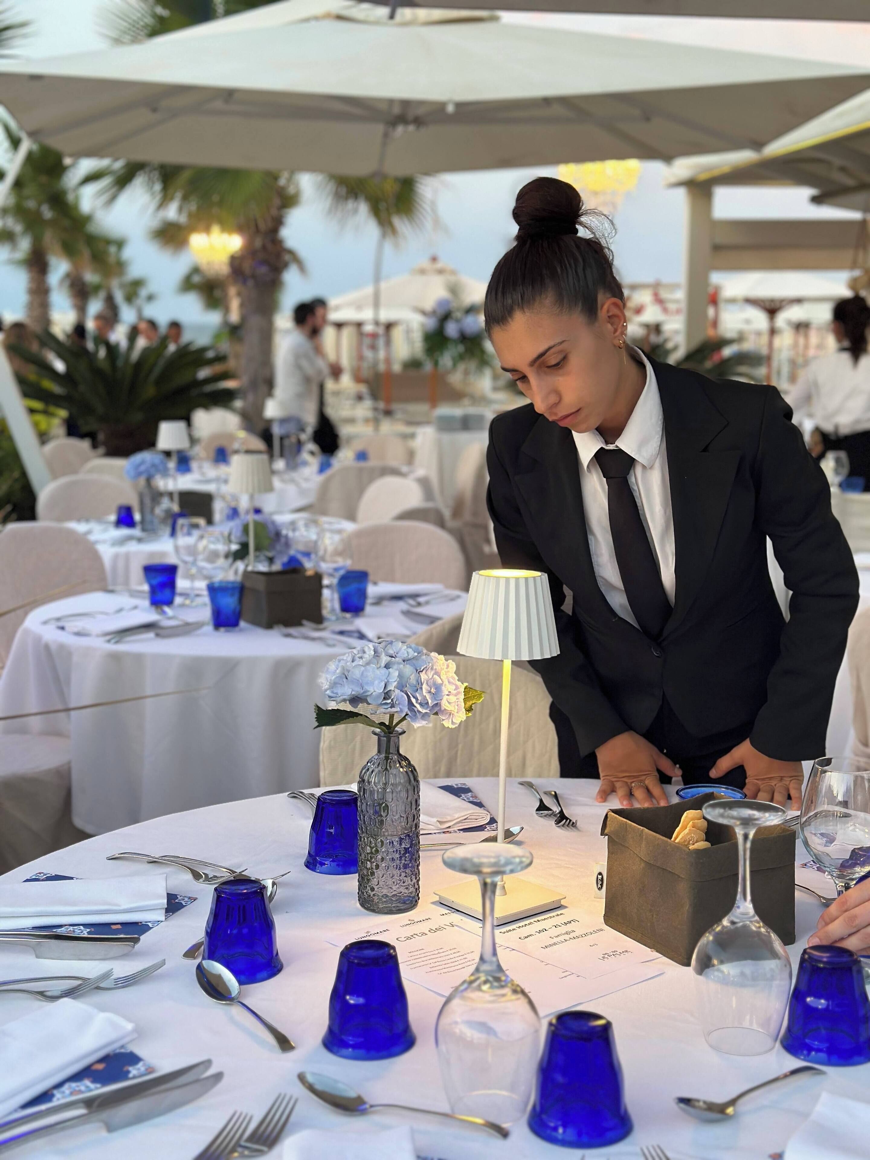 2 restaurants, breakfast served