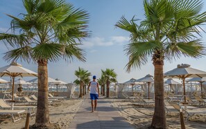 Plage privée à proximité, chaises longues, parasols