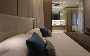 ห้องสวีท, อาคารเสริม | เครื่องนอนระดับพรีเมียม, มินิบาร์, ตู้นิรภัยในห้องพัก, โต๊ะทำงาน