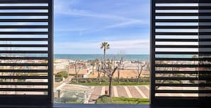 Habitación doble, vista al mar (Prestige) | Ropa de cama de alta calidad y minibar