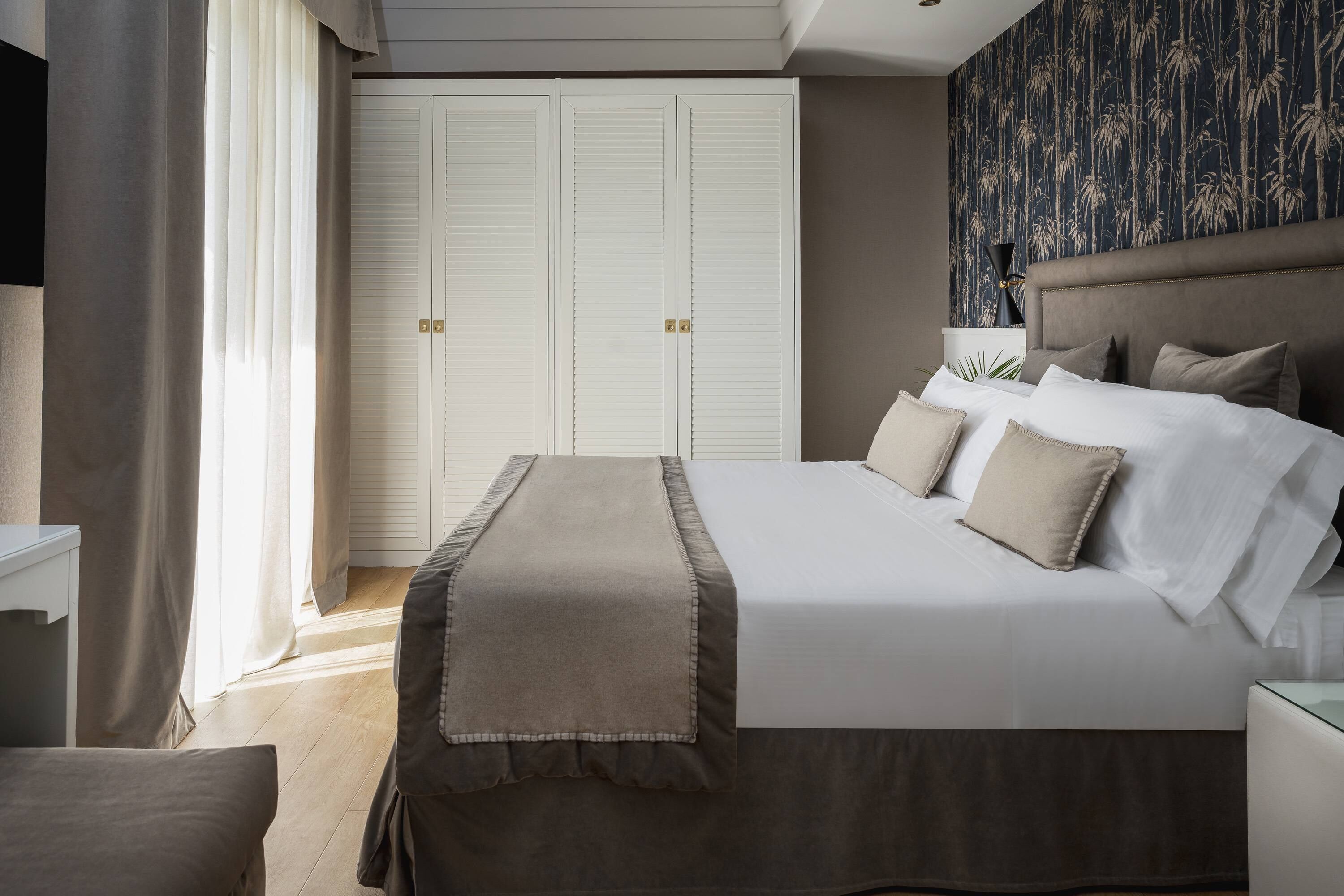 Familien-Suite | Minibar, Zimmersafe, Schreibtisch, schallisolierte Zimmer