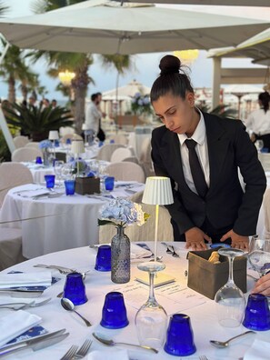 Breakfast, lunch and dinner served  - Suite Hotel Maestrale (Riccione)