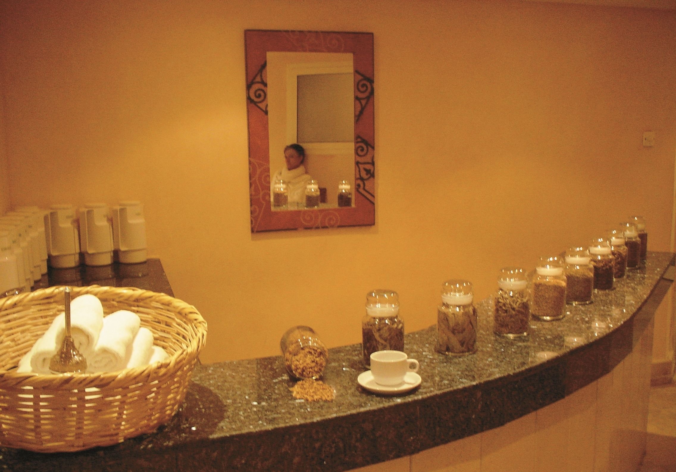 Sauna, hot tub, Turkish bath, body treatments, aromatherapy, body wraps