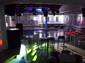 2 bars/lounges, beach bar