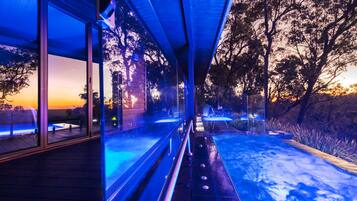 Premium bedding, free minibar, desk, iron/ironing board