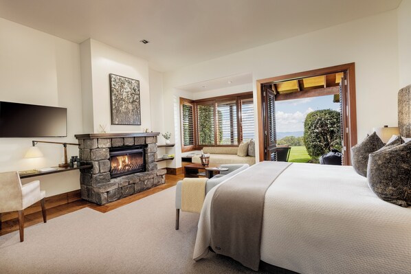 Ylelliset vuodevaatteet, ilmaiset minibaarituotteet, työpöytä