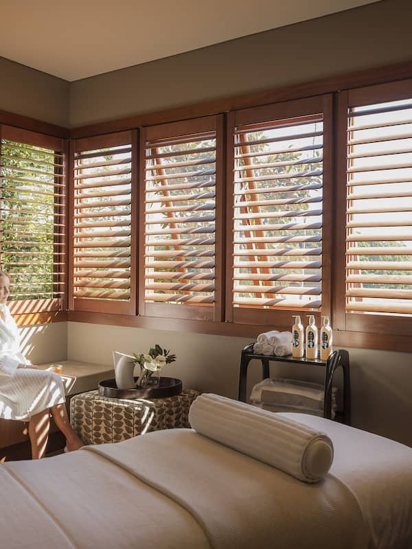Couples treatment rooms, hot tub, body treatments, aromatherapy