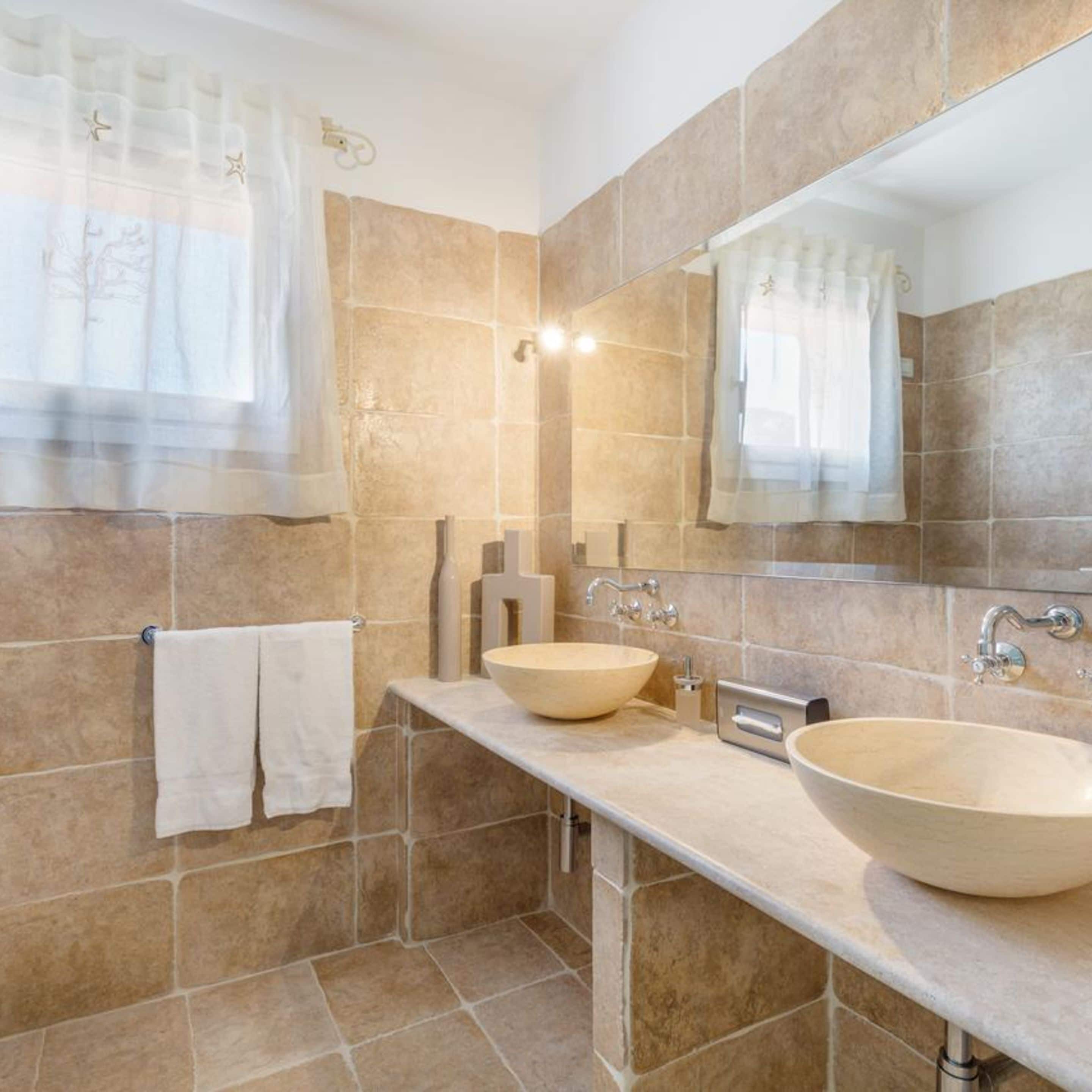 grand suite, sea view | bathroom | designer toiletries, hair dryer, bathrobes, slippers