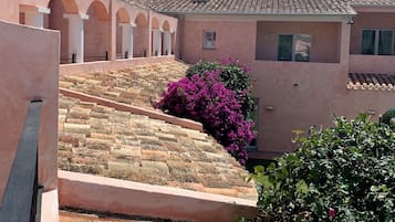 Deluxe-Doppelzimmer, Meerblick | Terrasse/Patio