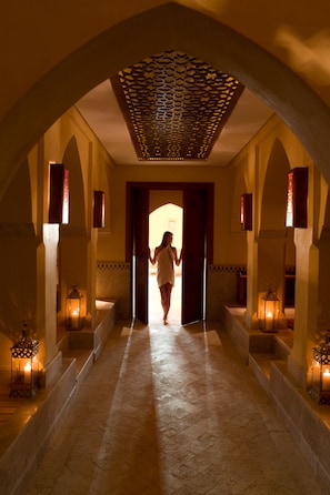 Couples treatment room(s), sauna, hot tub, steam room