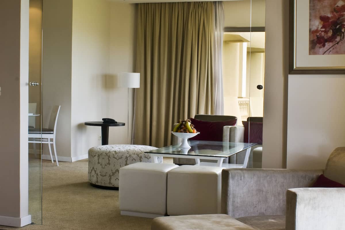 minibar, in-room safe, desk, blackout curtains