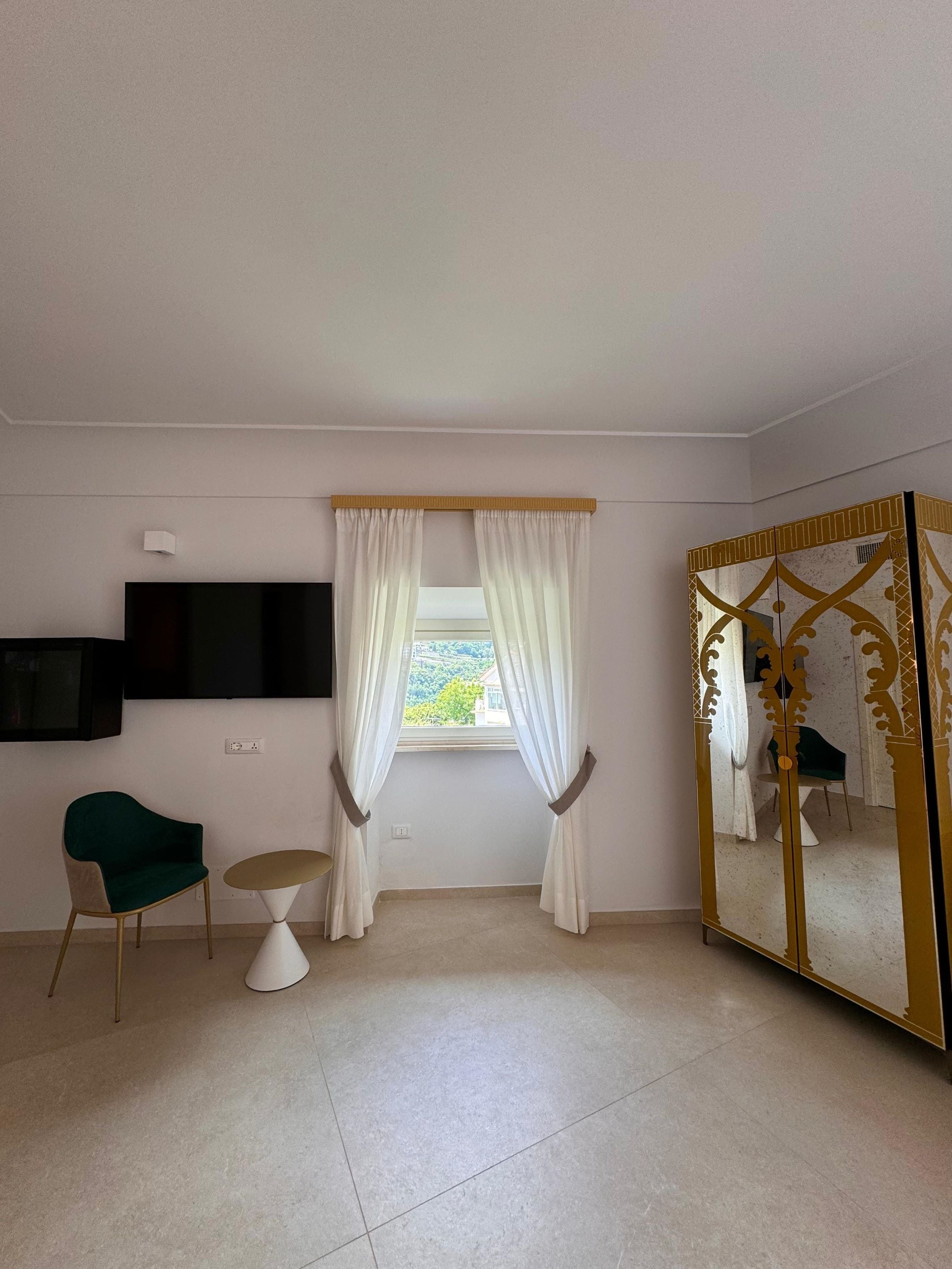 superior room, garden view | minibar, in-room safe, desk, blackout curtains