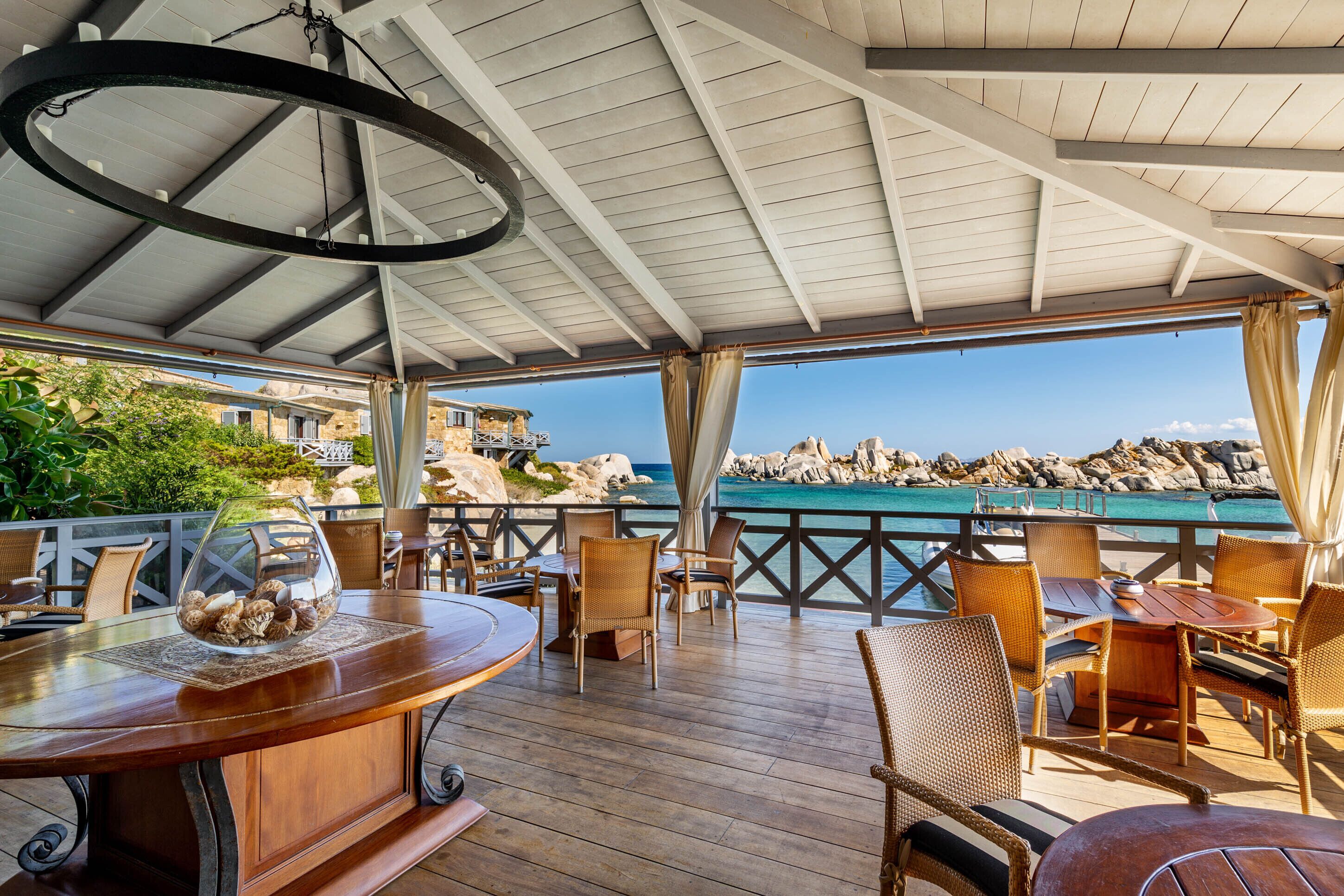 breakfast, lunch, dinner served; sea views