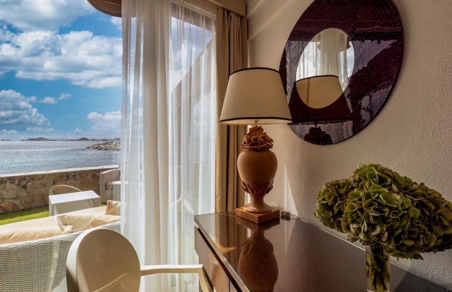 suite | 1 bedroom, minibar, in-room safe, desk