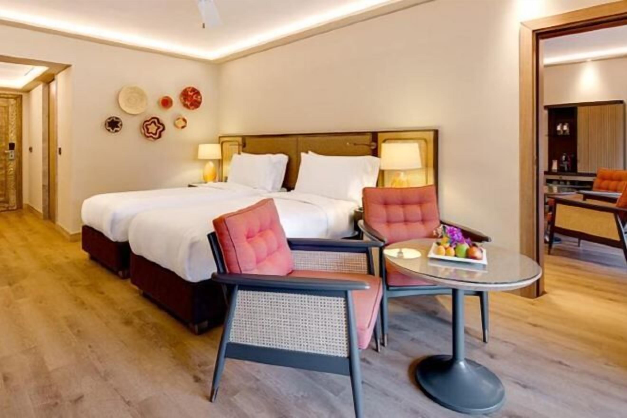 Ropa de cama de alta calidad, cubrecamas y minibar 