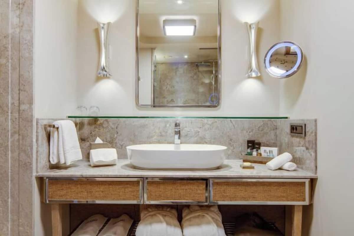 Ducha, artículos de tocador de diseñador, secador de pelo, batas