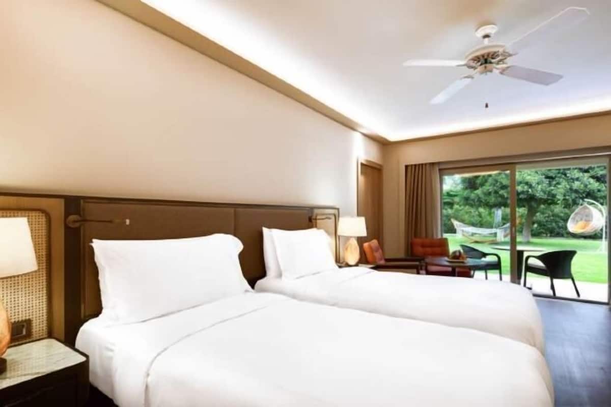 Ropa de cama de alta calidad, cubrecamas y minibar