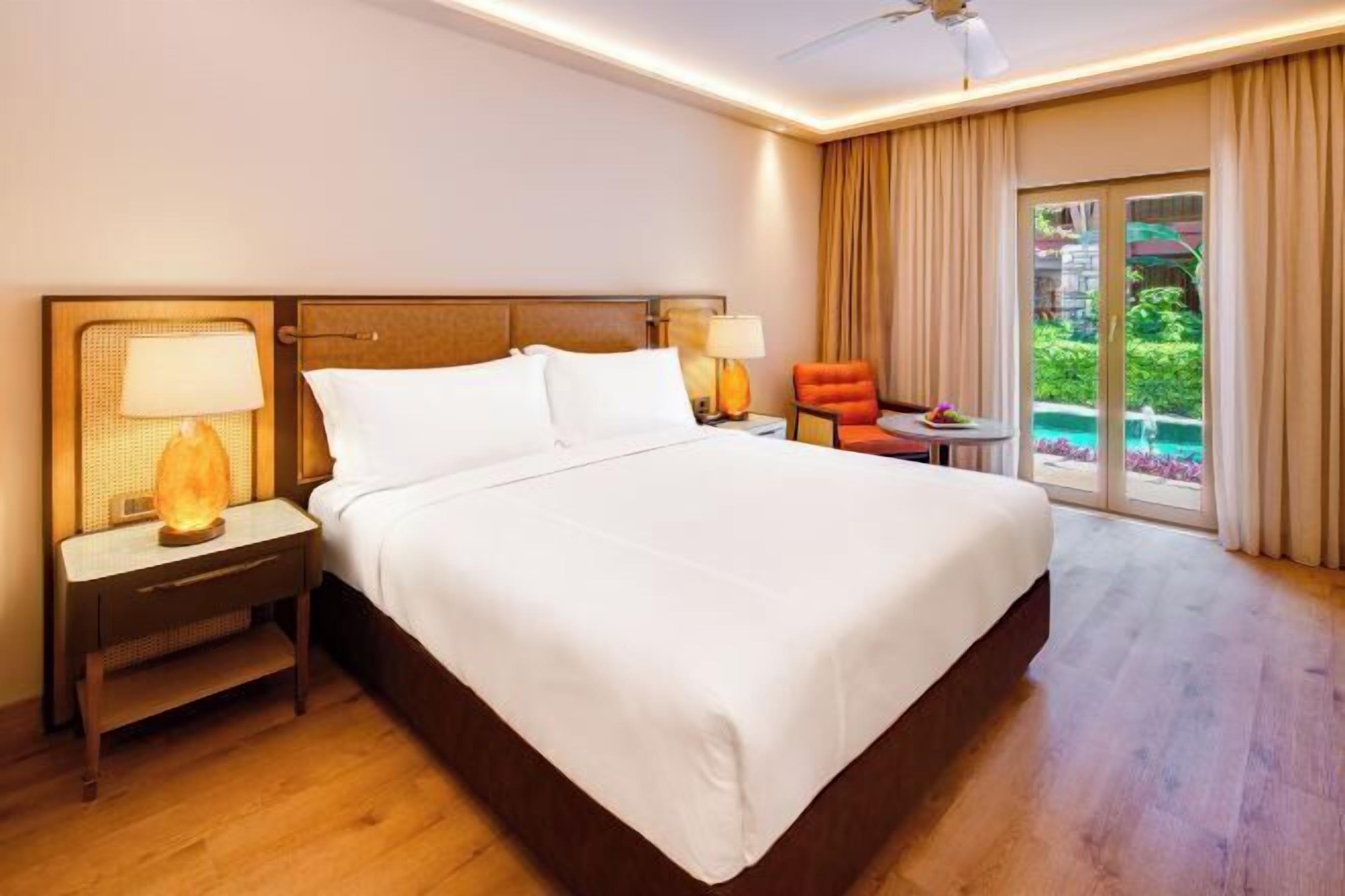 Ropa de cama de alta calidad, cubrecamas y minibar 
