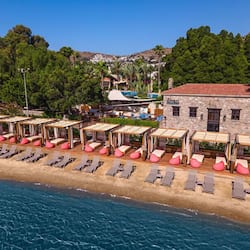 Private beach, sun-loungers, beach umbrellas, beach towels
