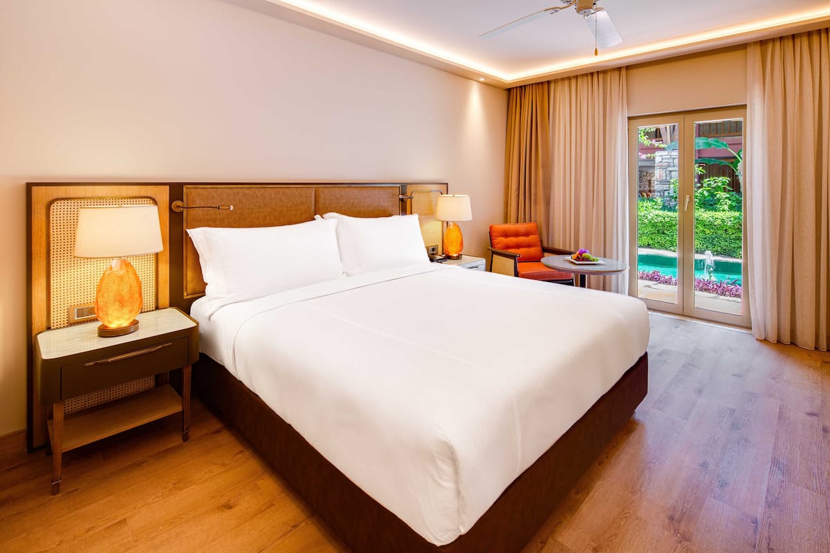 Standard Double Room, 1 King Bed | 1 bedroom, premium bedding, down comforters, minibar
