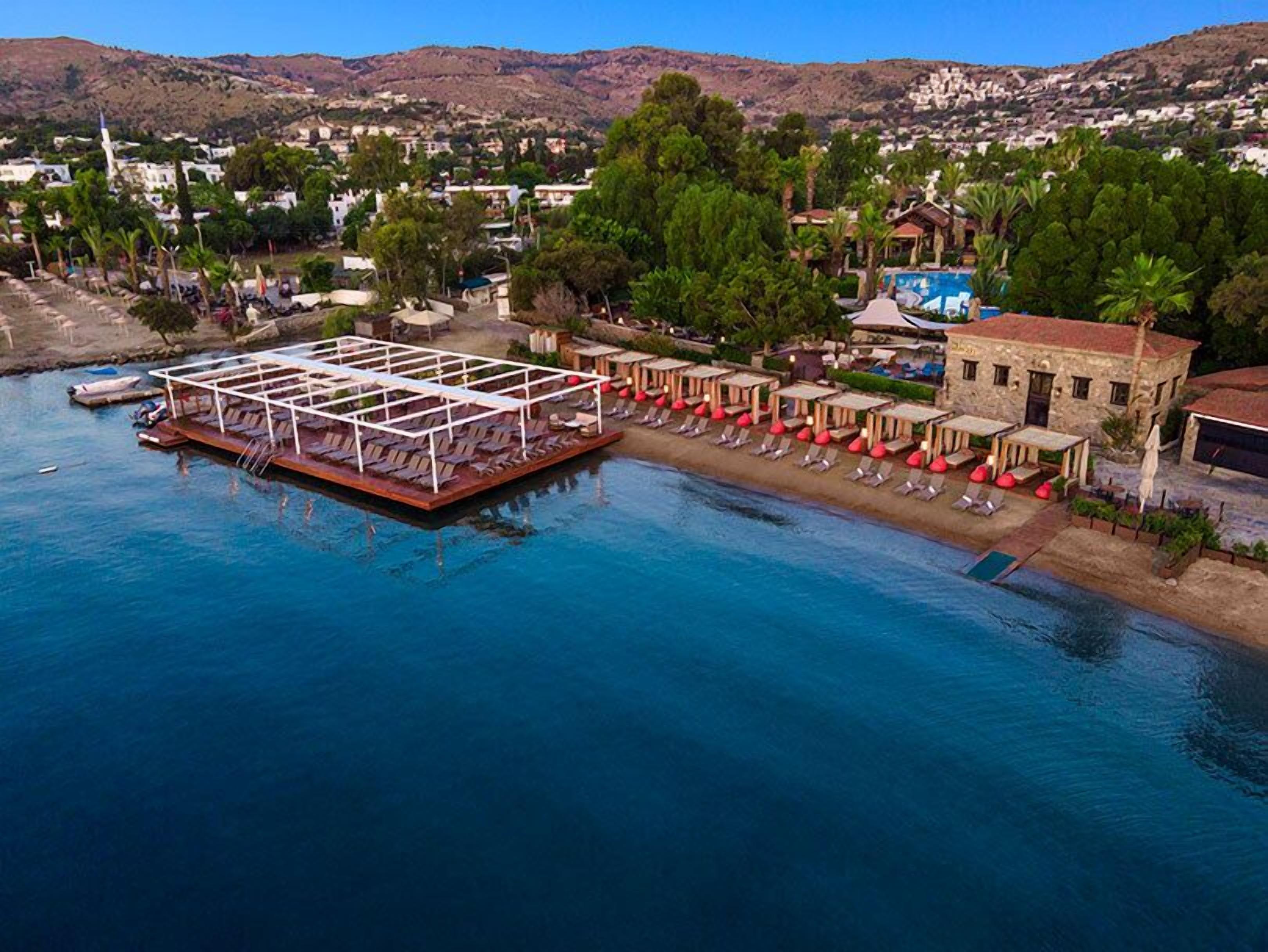 Private beach, sun loungers, beach umbrellas, beach towels