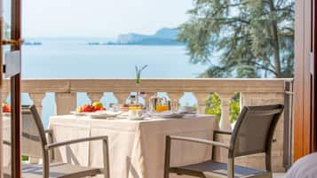 Minibar, Zimmersafe, Schreibtisch, kostenloses WLAN