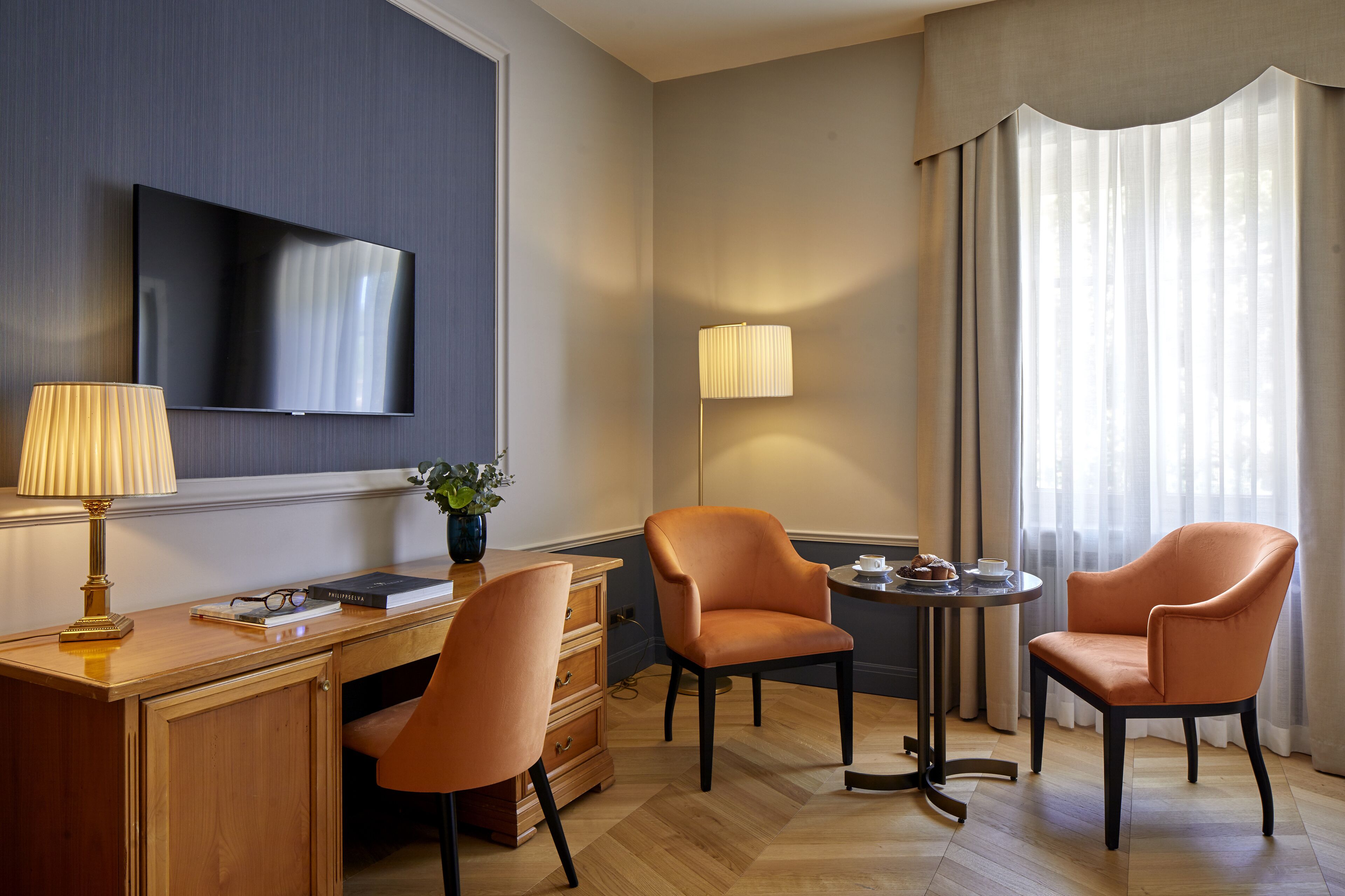 double room (no lake view) | 1 bedroom, minibar, in-room safe, desk