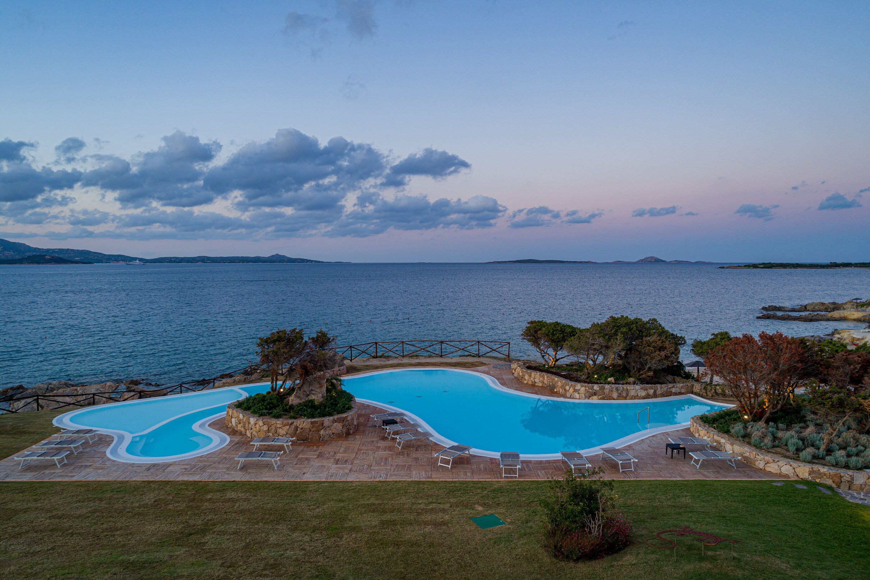 outdoor pool, pool umbrellas
