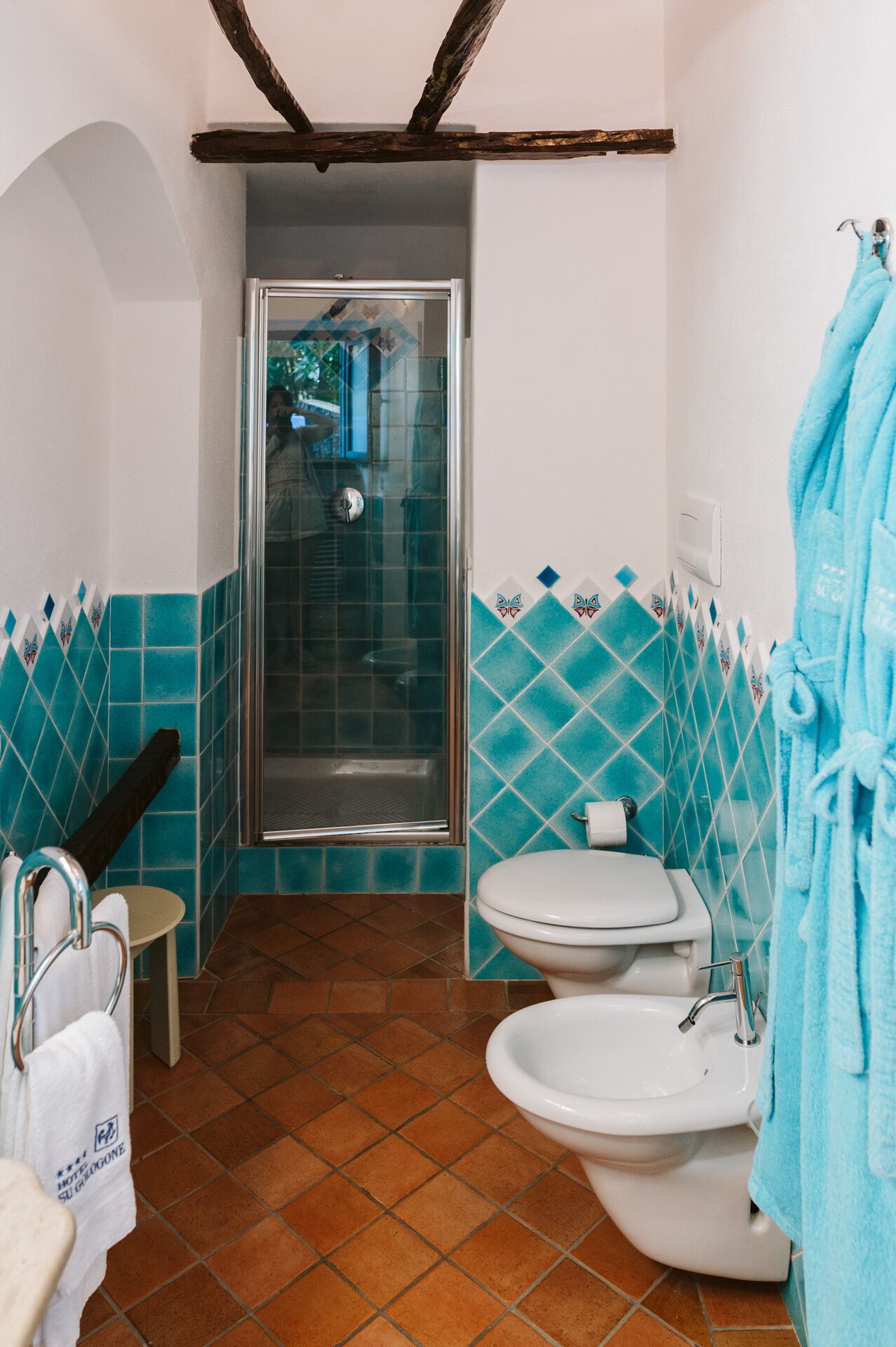 classic room | minibar, in-room safe, individually decorated, individually furnished