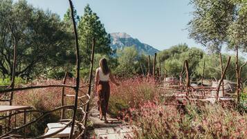 Breakfast, lunch, dinner served; Italian cuisine, garden views