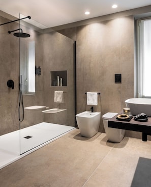 Suite Junior, 1 trĂšs grand lit | Salle de bain