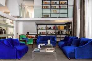 Sala de estar en el lobby