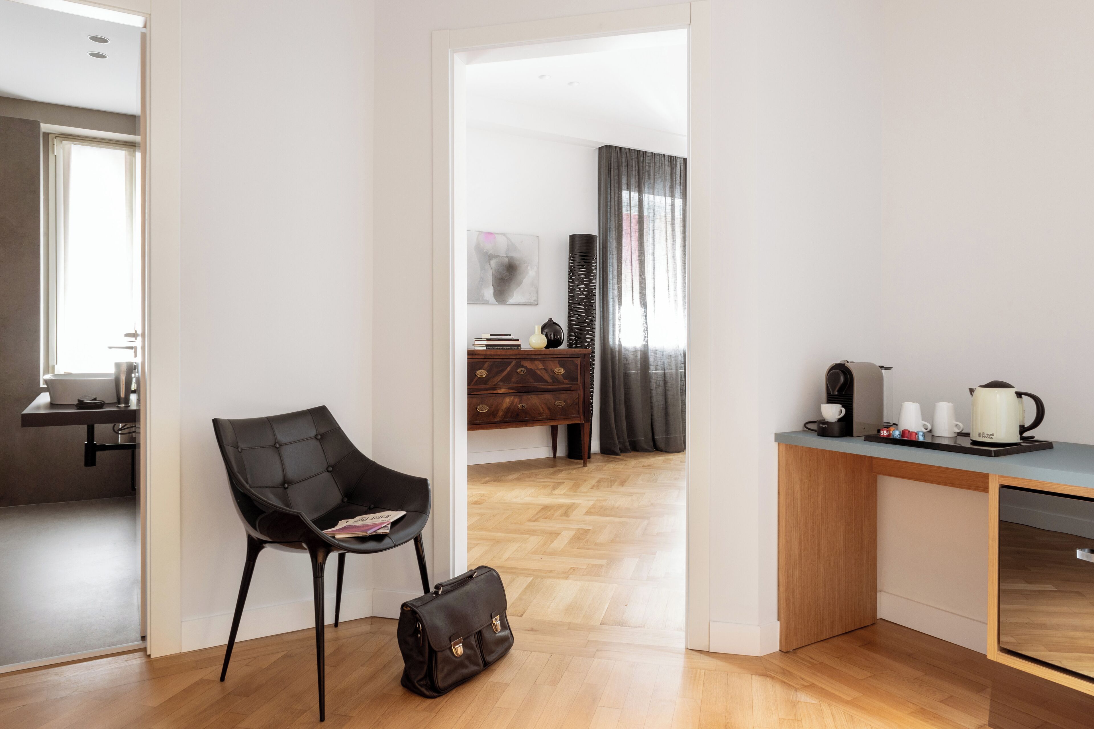 junior suite, 1 king bed | premium bedding, minibar, in-room safe, desk