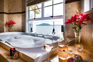 Main Suite | Premium bedding, in-room safe, individually decorated, desk