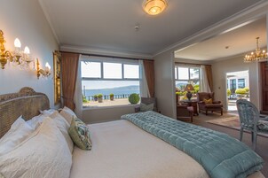 高档床上用品、客房内保险箱、特色装修、办公桌