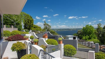 Lake Villa - 4 Bedrooms | View from room