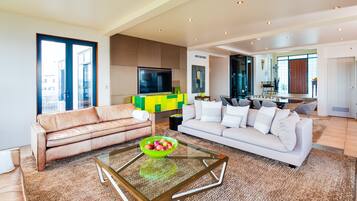 Lake Villa - 4 Bedrooms | Living room