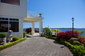 Property entrance - On The Point - Lake Rotorua (Rotorua)