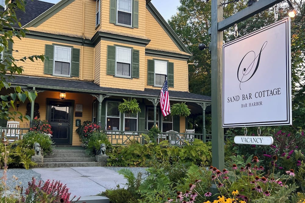Sand Bar Cottage Inn