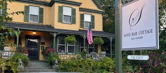Sand Bar Cottage Inn