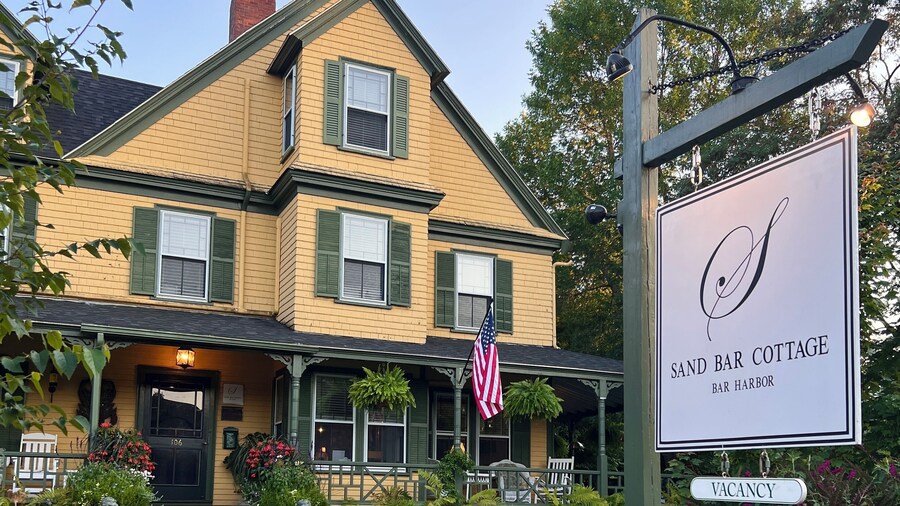 Sand Bar Cottage Inn