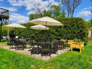 Terrace/patio - Sand Bar Cottage Inn (Bar Harbor)